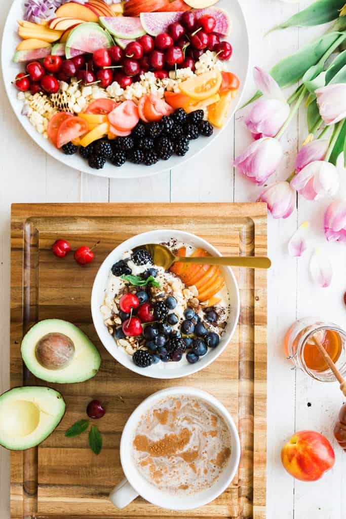 Voeding plantaardig vegan veganistisch ontbijt fruit havermout gezond dieet eetstijl eetpatroon